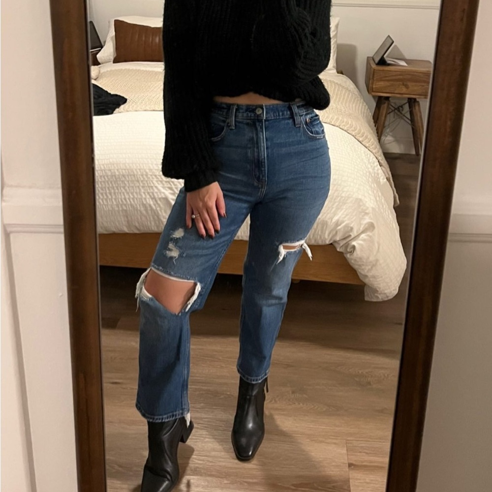 A&F the ultra high rise straight leg distressed denim - 28